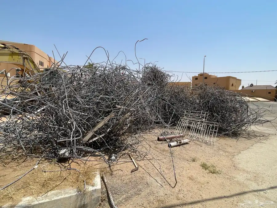 حديد تسليح صافي نظيف وكميته كبيره 0