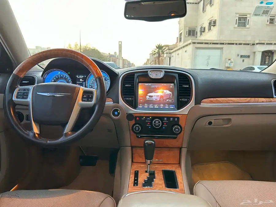 كرايزلر مديل 2013 هيمي C300 13