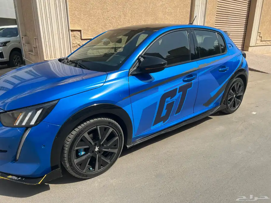 PEUGEOT 208 GT 4