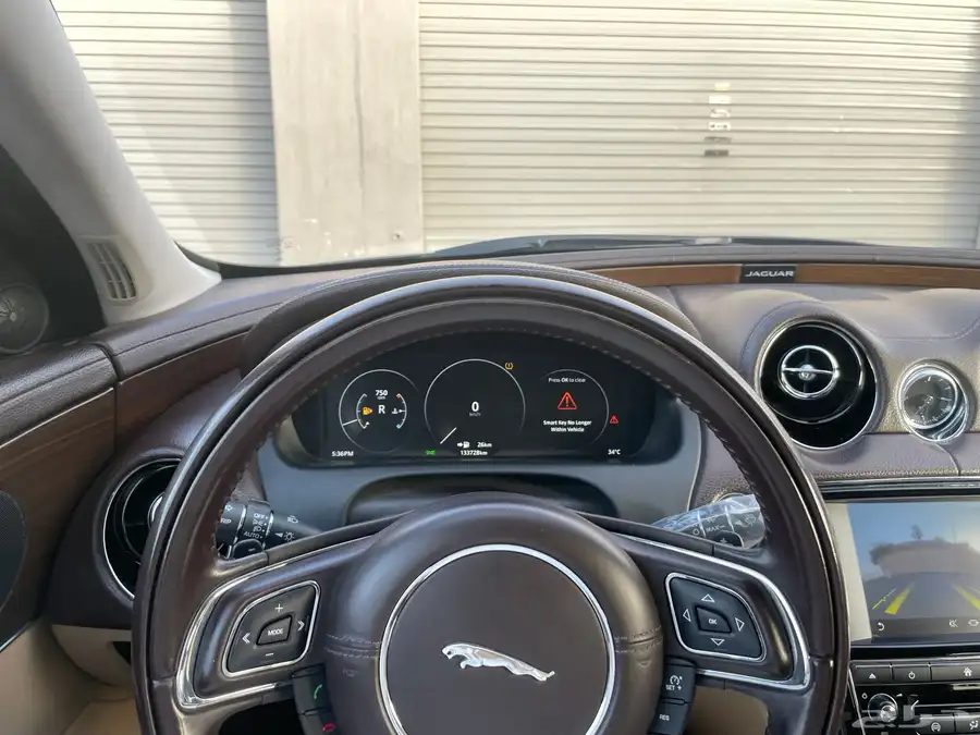 Jaguar XJ 2016 11