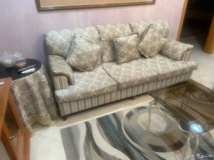 اثاث مستعمل من اسره أو نفر أو نفرين مع المكاتب مع الكنبات 2