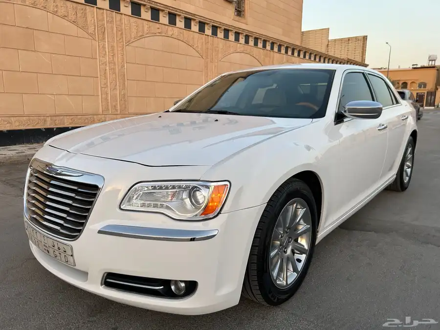 كرايزلر مديل 2013 هيمي C300 1
