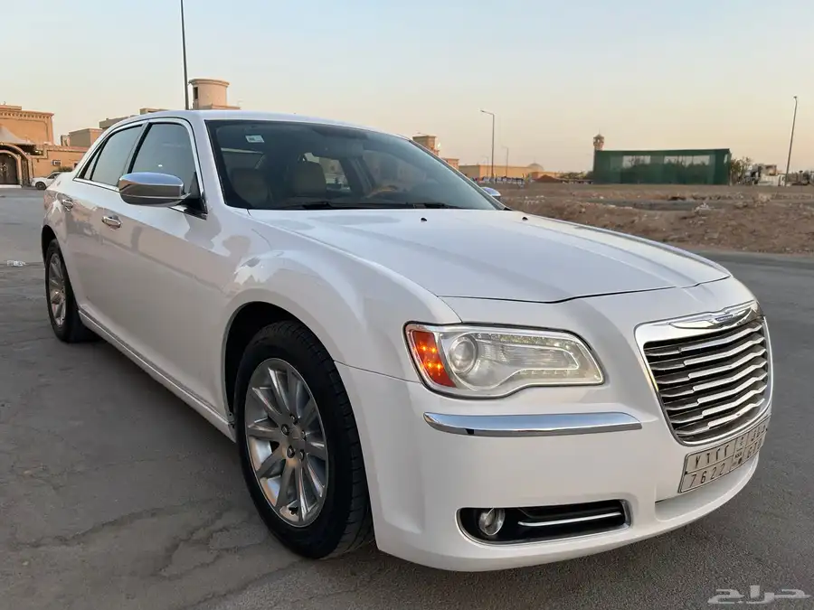 كرايزلر مديل 2013 هيمي C300 0