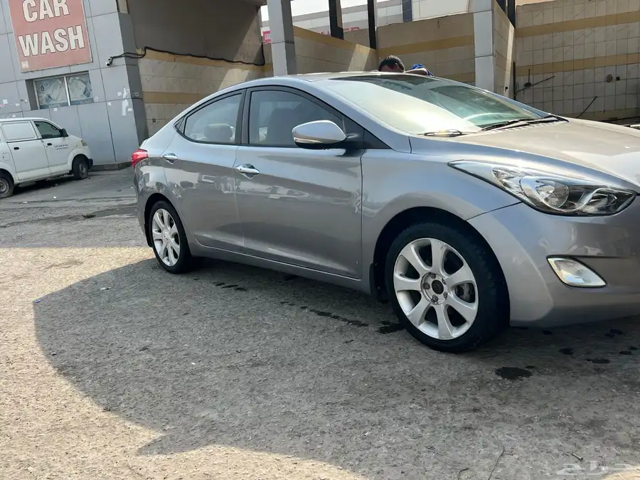 Hyundai Elentra 2013 full option 5