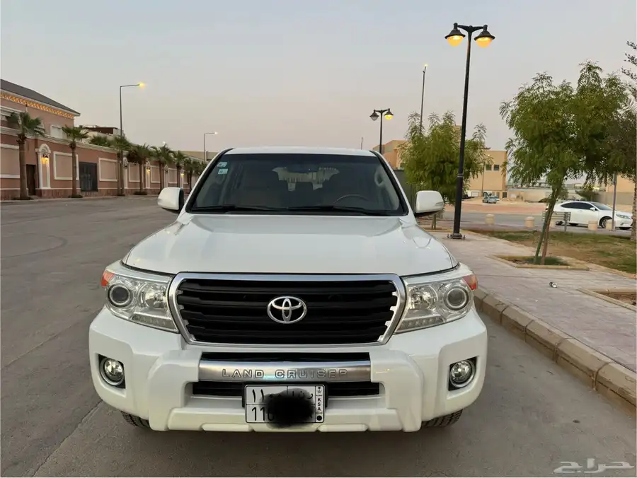 للبيع لاندكروزر 2012 GXR 6 سلندر 1