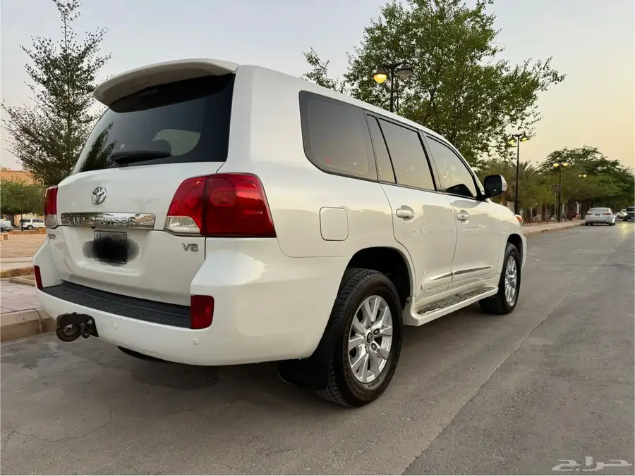 للبيع لاندكروزر 2012 GXR 6 سلندر 0