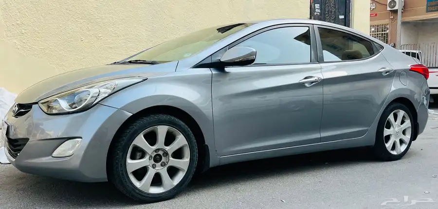 Hyundai Elentra 2013 full option 2