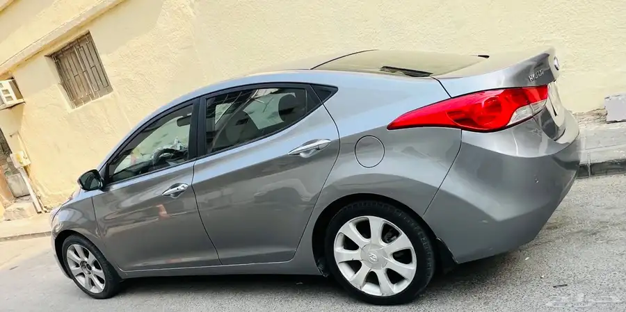 Hyundai Elentra 2013 full option 1