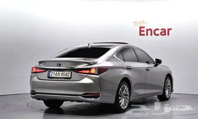 لكزسEs300موديل2025 3
