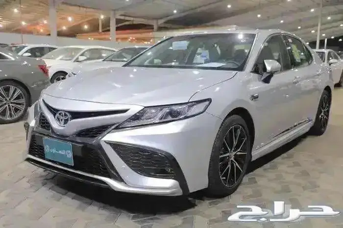 تويوتا كامري SE فل كامل فتحة سقف اربعة سلندر موديل 2023 1