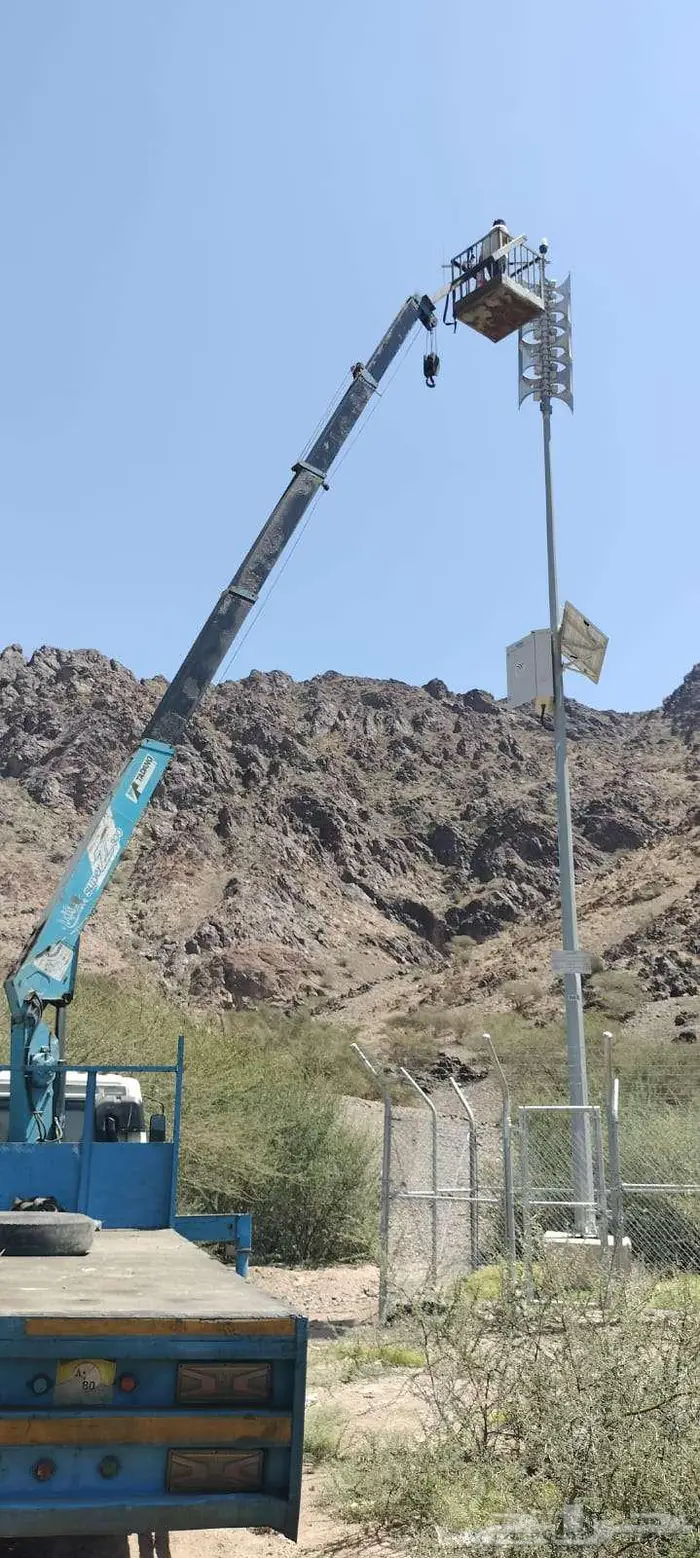 Boom Truck with baskit for rent 4