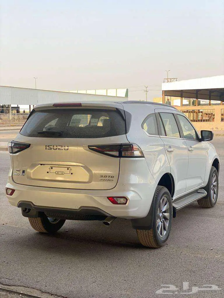 ايسوزو MUX 2024 فل كامل دبل سعودي كاش وقساط 3