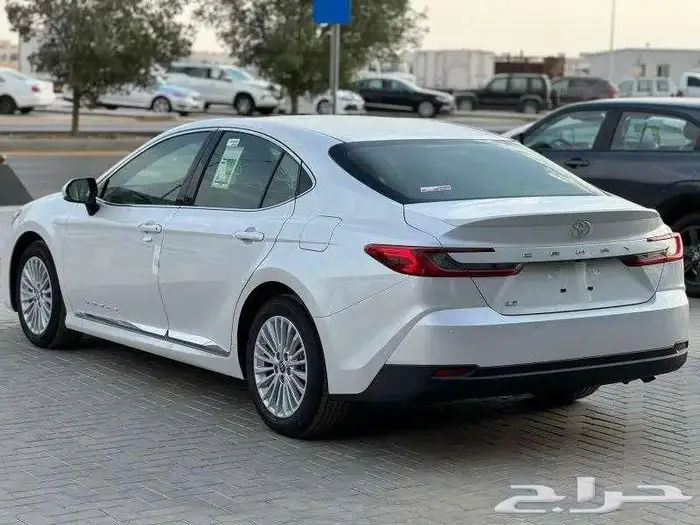 تويوتا كامري LE نص فل موديل 2025 3