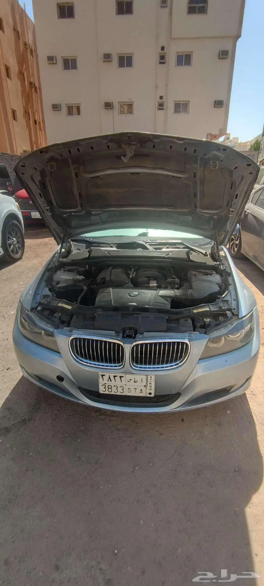 سيارة BMW 320i 2009 من الجيل الخامس E90. 1