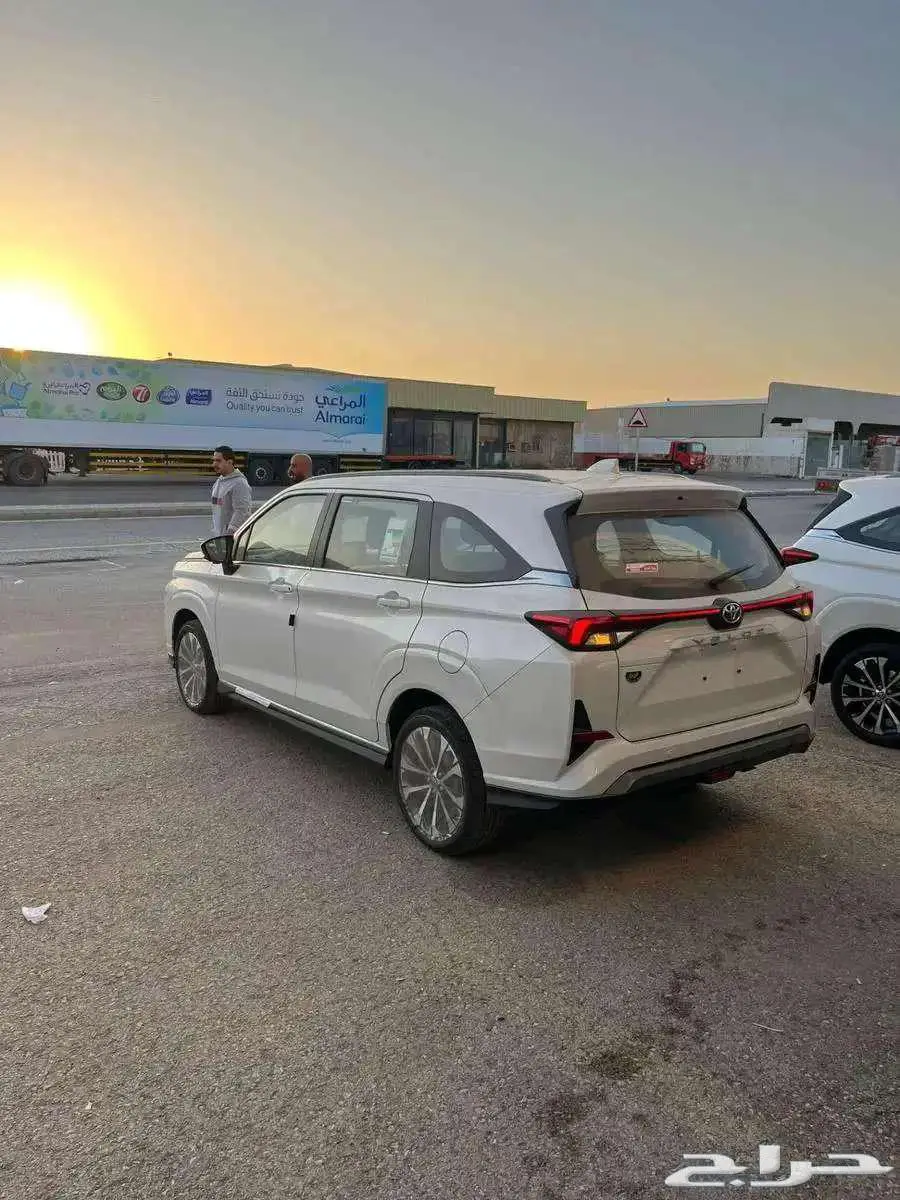 تويوتا فيلوز GLX بنزين 2025 - عروض الأقساط 4