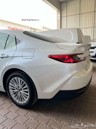 كامري LE بنزين 2025 بطاقه 106000 مع عازل حراري مجانا 4
