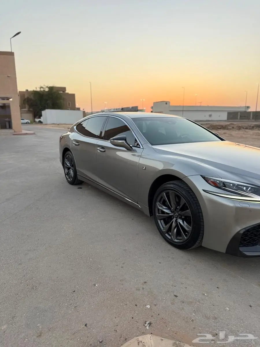 لكزس LS500 F سبورت 2020 4