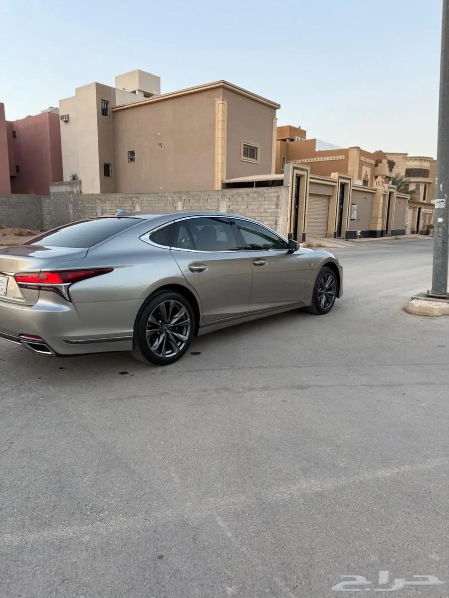 لكزس LS500 F سبورت 2020 5