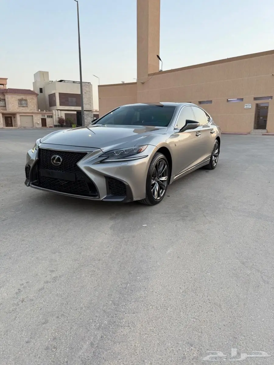 لكزس LS500 F سبورت 2020 0