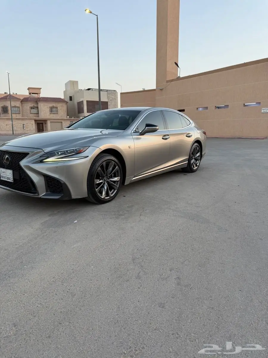 لكزس LS500 F سبورت 2020 7