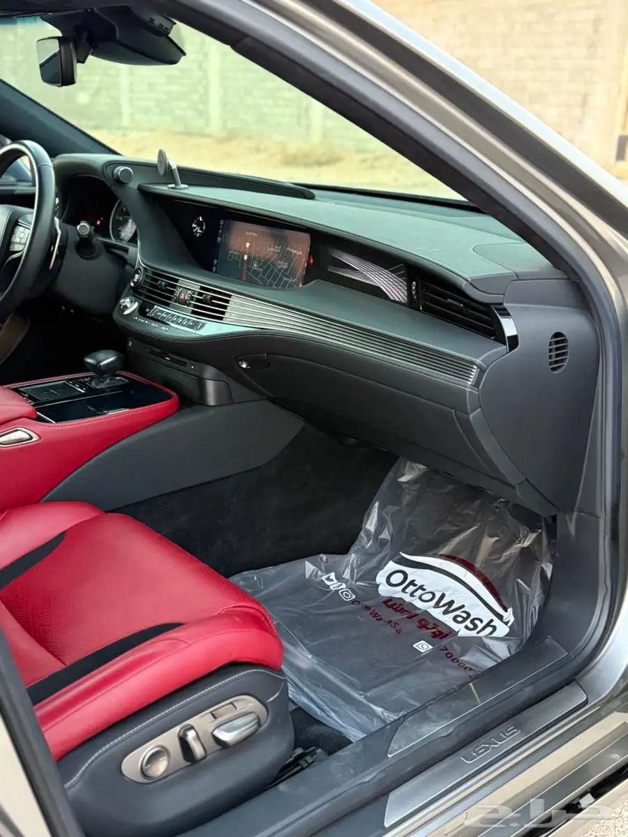 لكزس LS500 F سبورت 2020 10