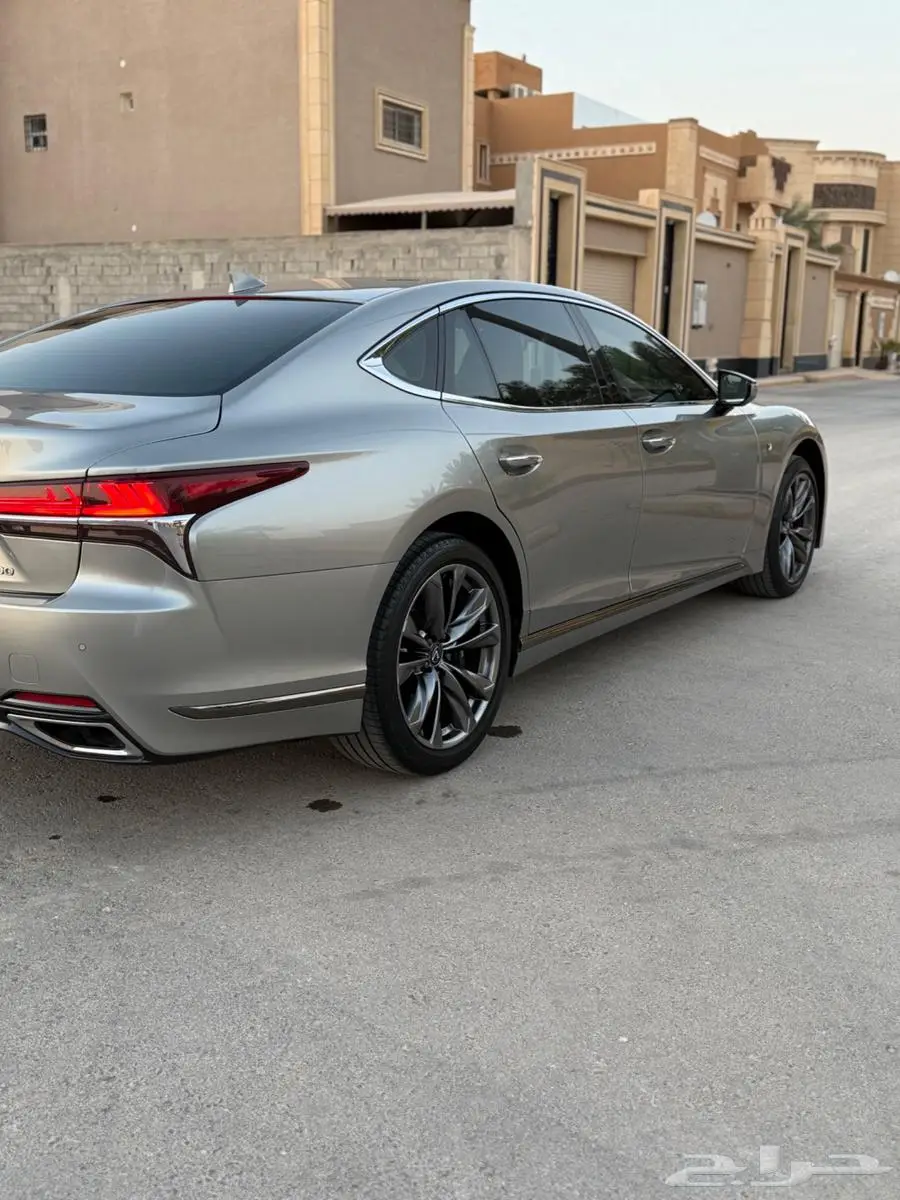 لكزس LS500 F سبورت 2020 3