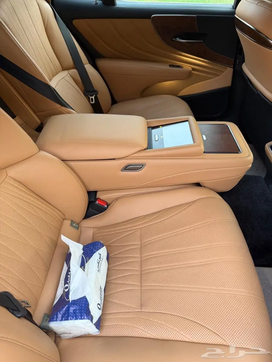 للبيع سياره لكزس Ls 500 h موديل 2022 5