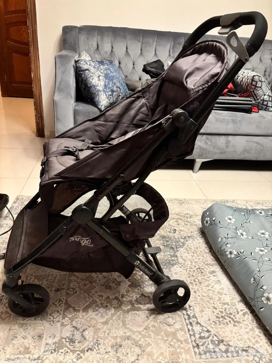 عربة اطفال بحاله جيده 2