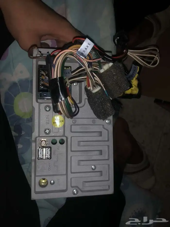 شاشه عاميه للبيع تركب على جميع السيارات بالكرتون 2
