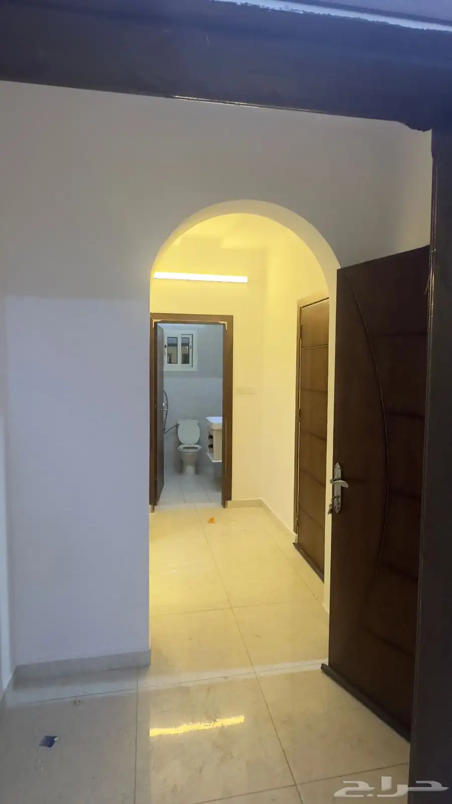 شقة للإيجار بحي المطار 3 غرف 4