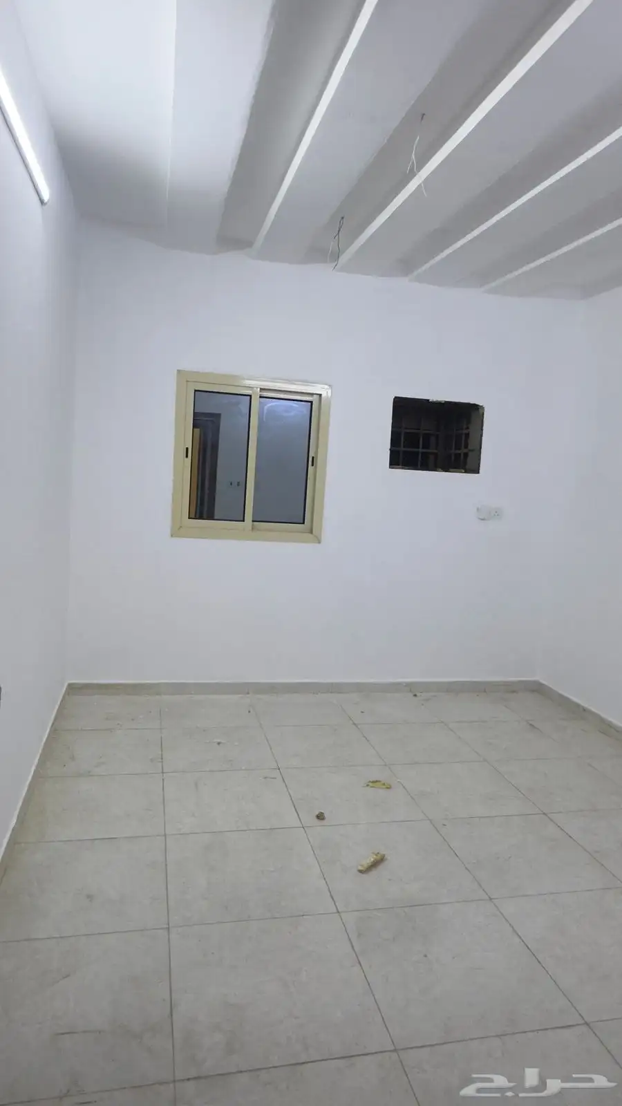 شقة للإيجار بحي المطار 3 غرف 7