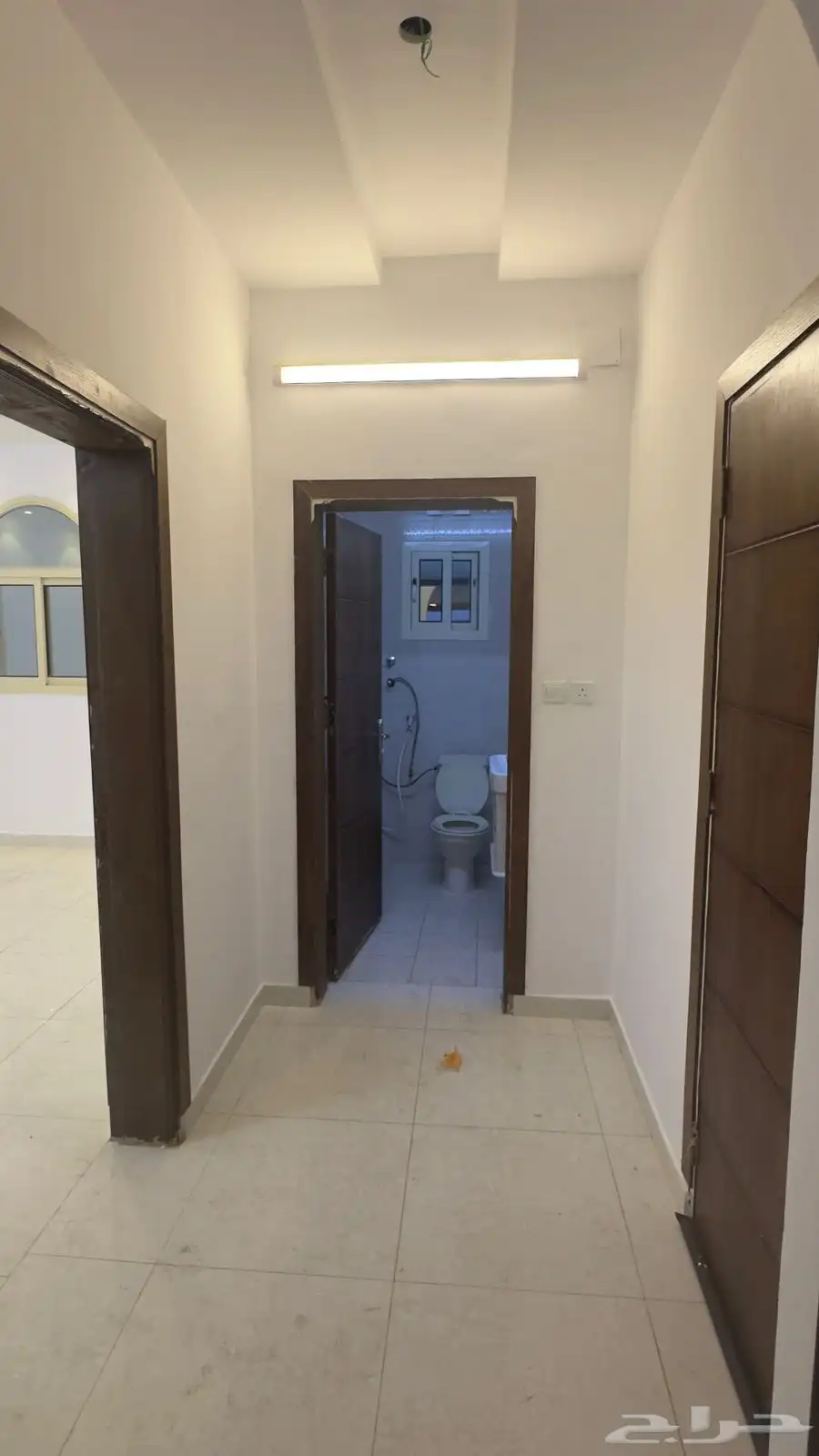 شقة للإيجار بحي المطار 3 غرف 1
