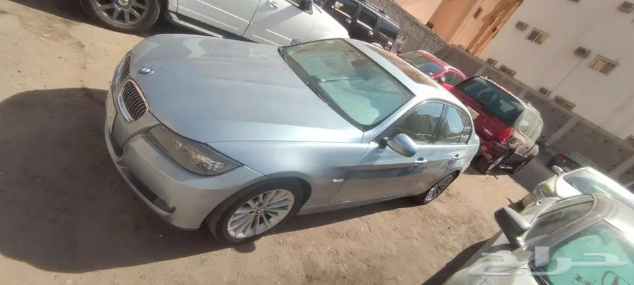 سيارة BMW 320i 2009 من الجيل الخامس E90. 13