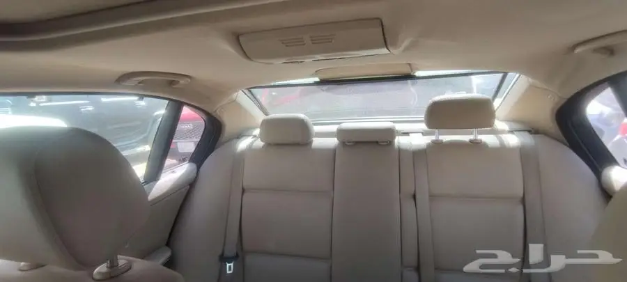 سيارة BMW 320i 2009 من الجيل الخامس E90. 10