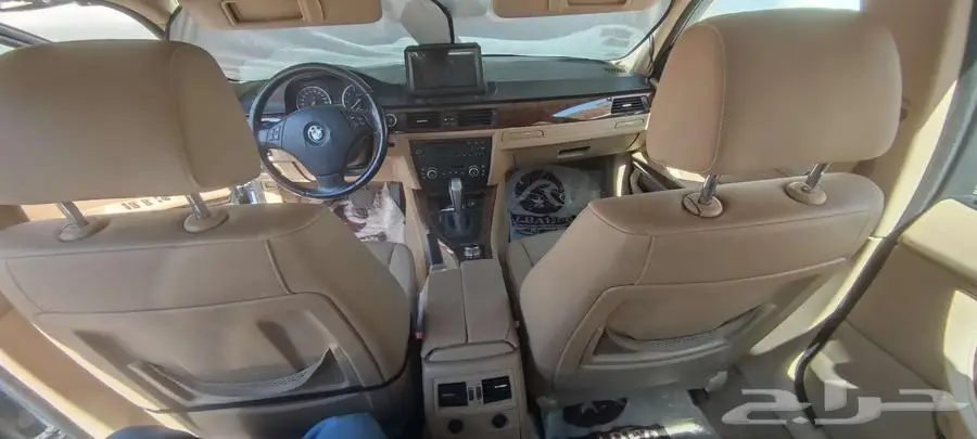 سيارة BMW 320i 2009 من الجيل الخامس E90. 8