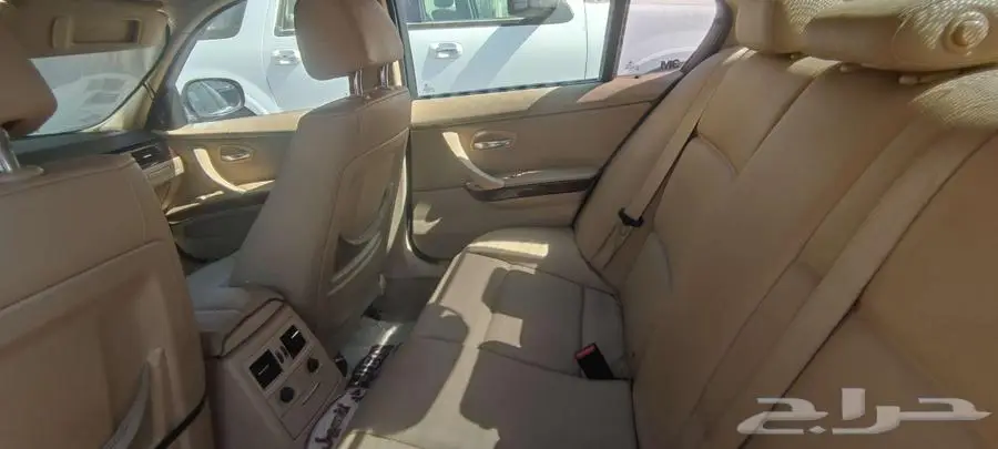 سيارة BMW 320i 2009 من الجيل الخامس E90. 11