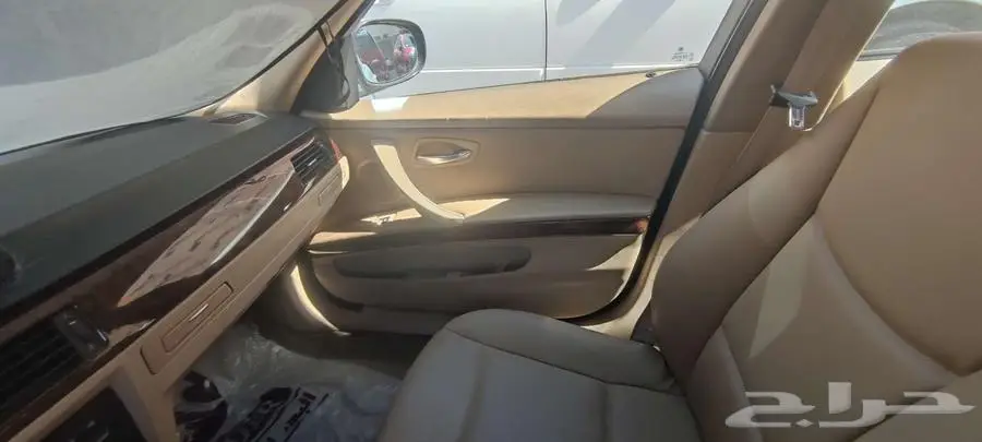سيارة BMW 320i 2009 من الجيل الخامس E90. 6