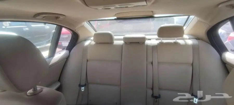 سيارة BMW 320i 2009 من الجيل الخامس E90. 9