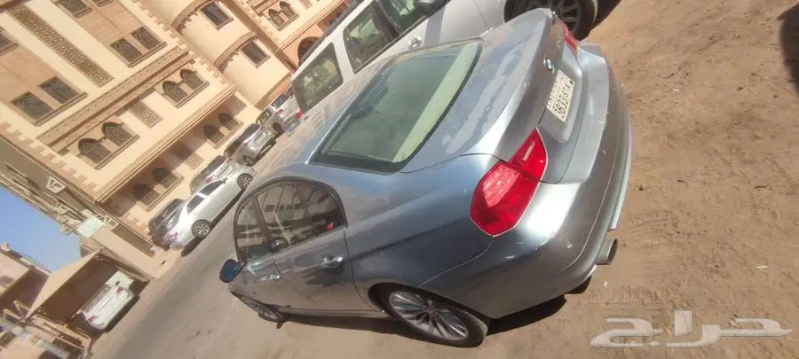 سيارة BMW 320i 2009 من الجيل الخامس E90. 4