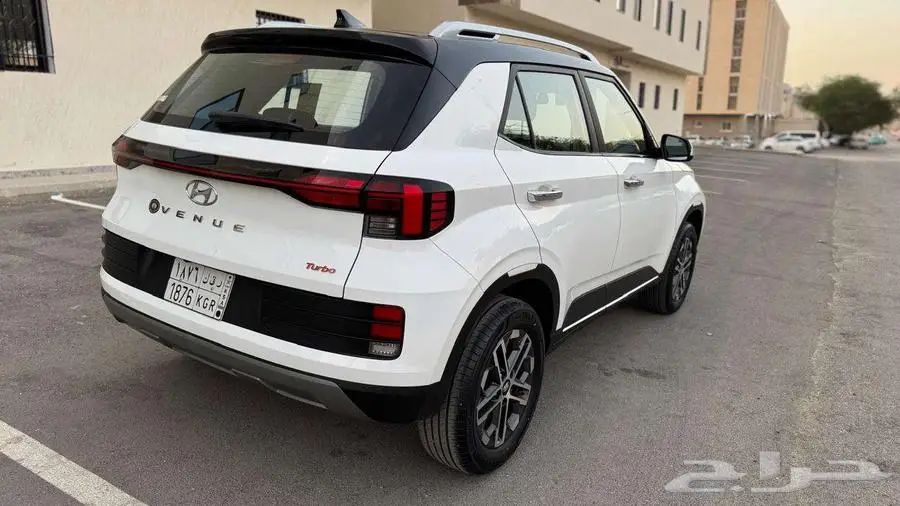 HYUNDAI VENUE TURBO 1000cc (PREMIUM)   2023 6