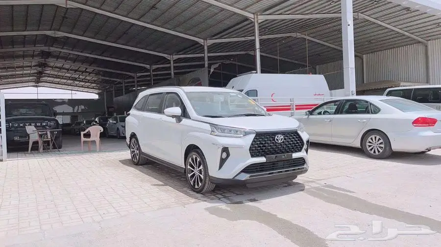 تويوتا فيلوز GLX بنزين 2025 1