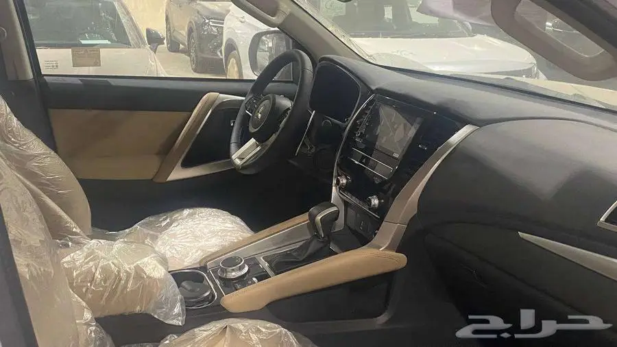 ميتسوبيشي مونتيرو ستاندر LL موديل 2025 بنزين 7