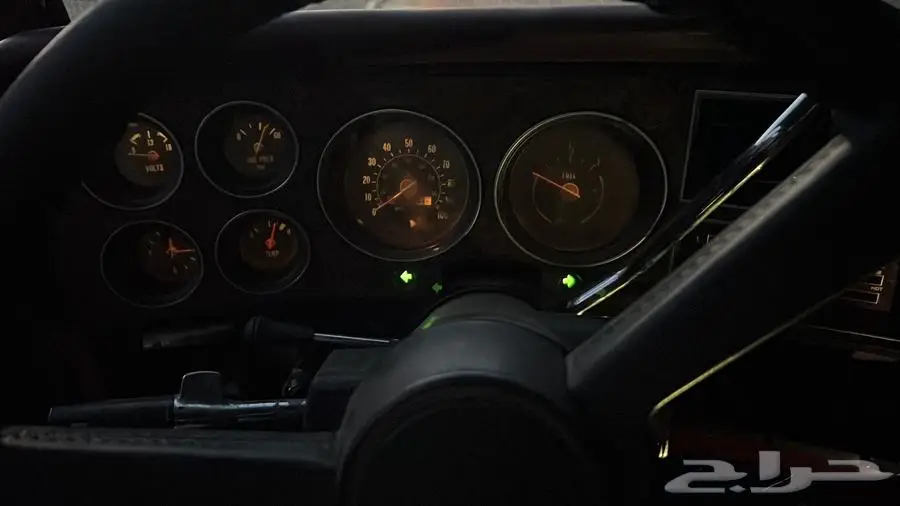بليزر 1981 واقف داخل البيت 15 أو18 سنه 0