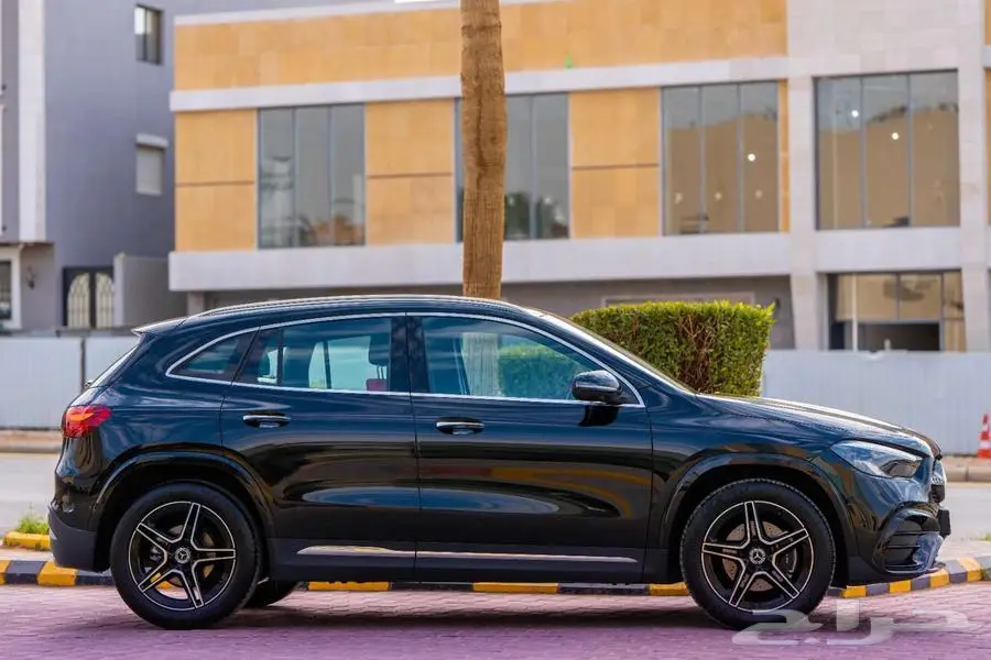 مرسيدس GLA 200 AMG KIT 2024 اسود الشكل الجديد 2