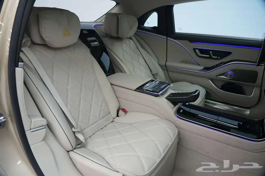 مرسيدس مايباخ S 680 موديل 2025 أصفار خليجي أسود ذهبي أبيض 13