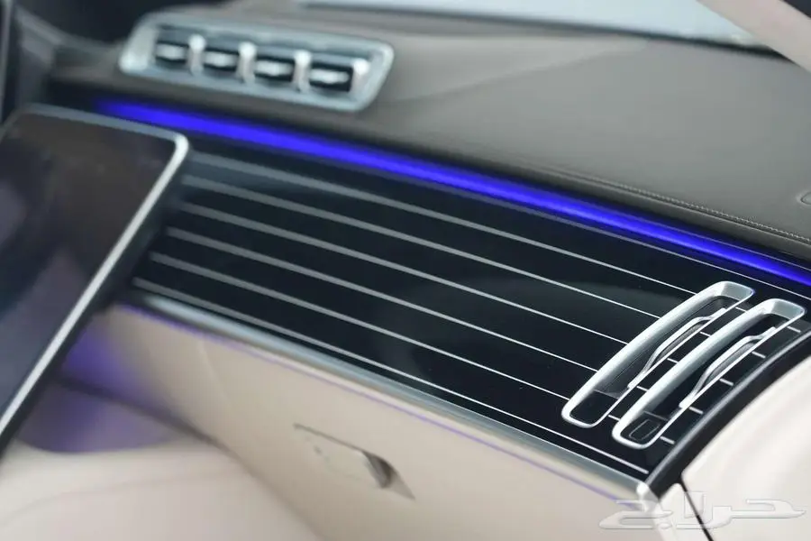 مرسيدس مايباخ S 680 موديل 2025 أصفار خليجي أسود ذهبي أبيض 9
