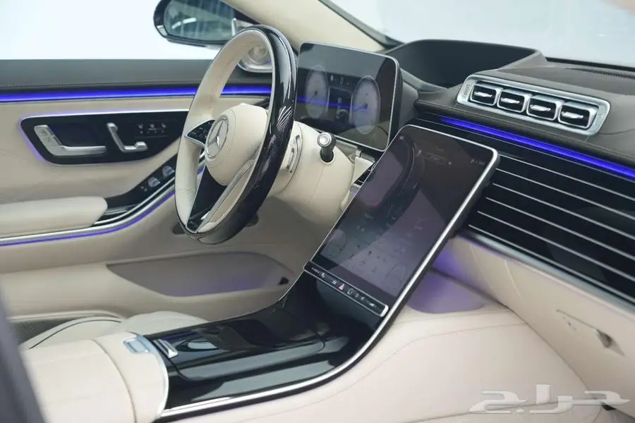 مرسيدس مايباخ S 680 موديل 2025 أصفار خليجي أسود ذهبي أبيض 8