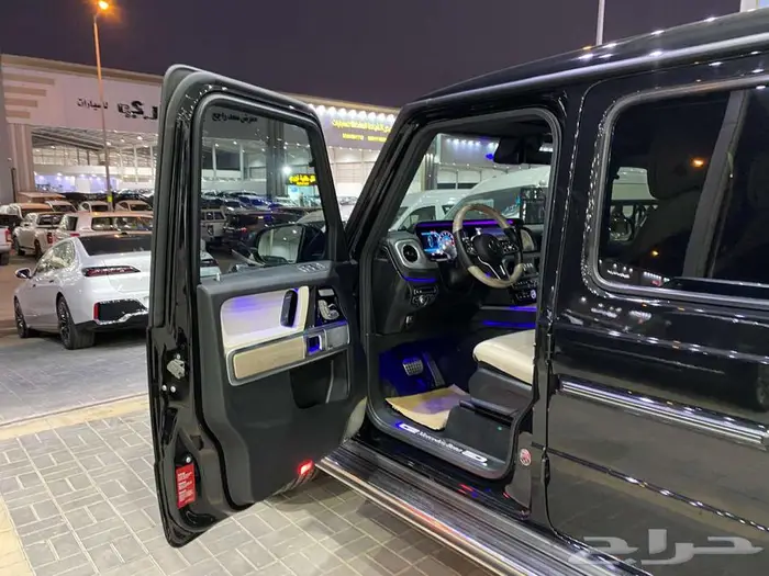 مرسيدس G500 موديل 2022 اسود ماشيه 46000كم 12