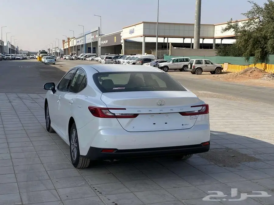 تويوتا كامري Eهايبرد كاش -اقساط2025 2