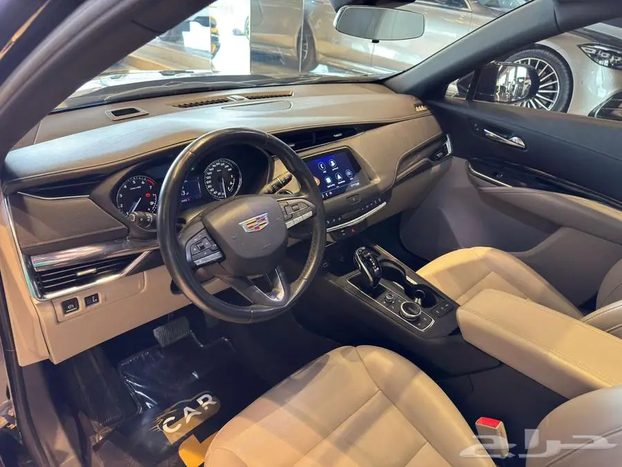 كاديلاك XT4 5